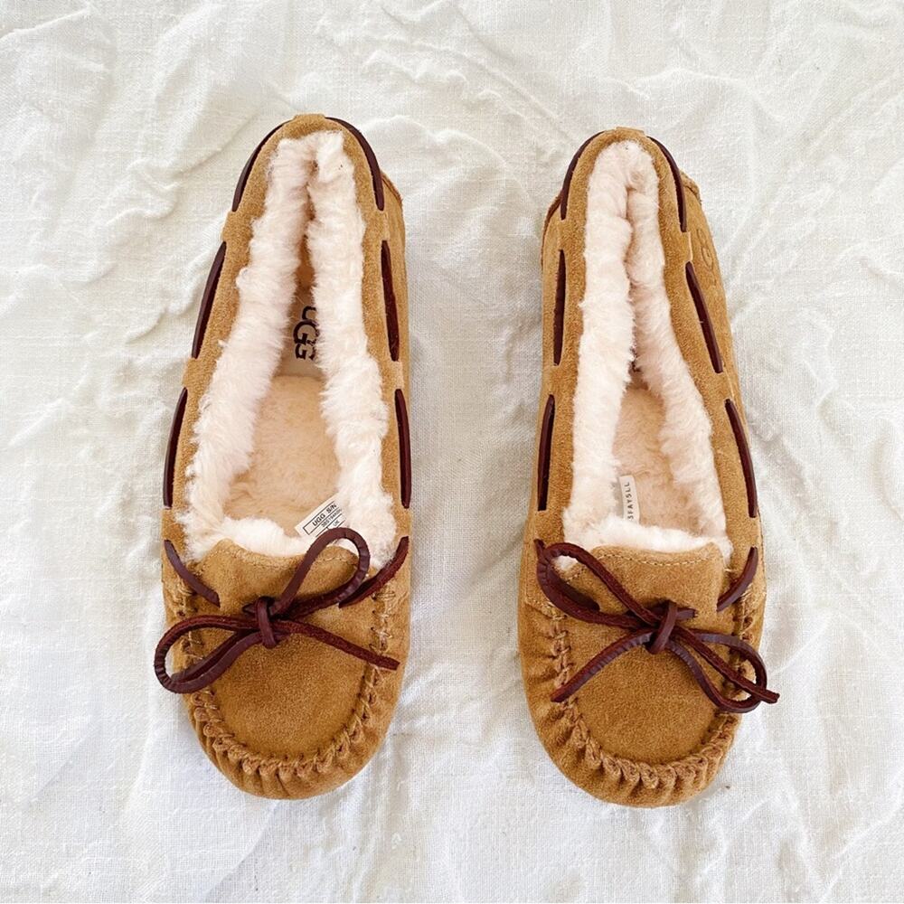 UGG Dakota Slippers Size 5 New $110